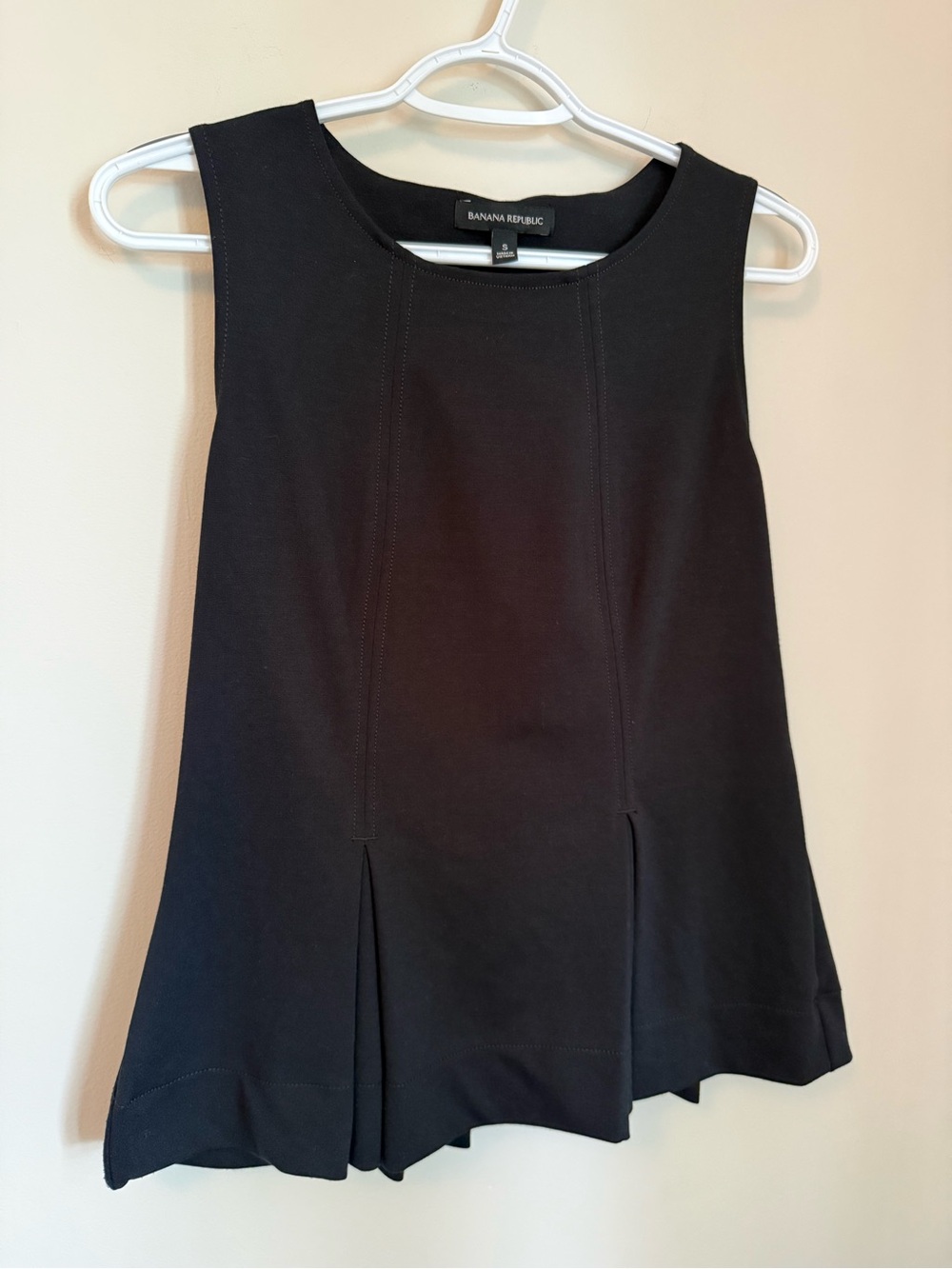 Banana Republic Black Sleeveless Flared Tank Top